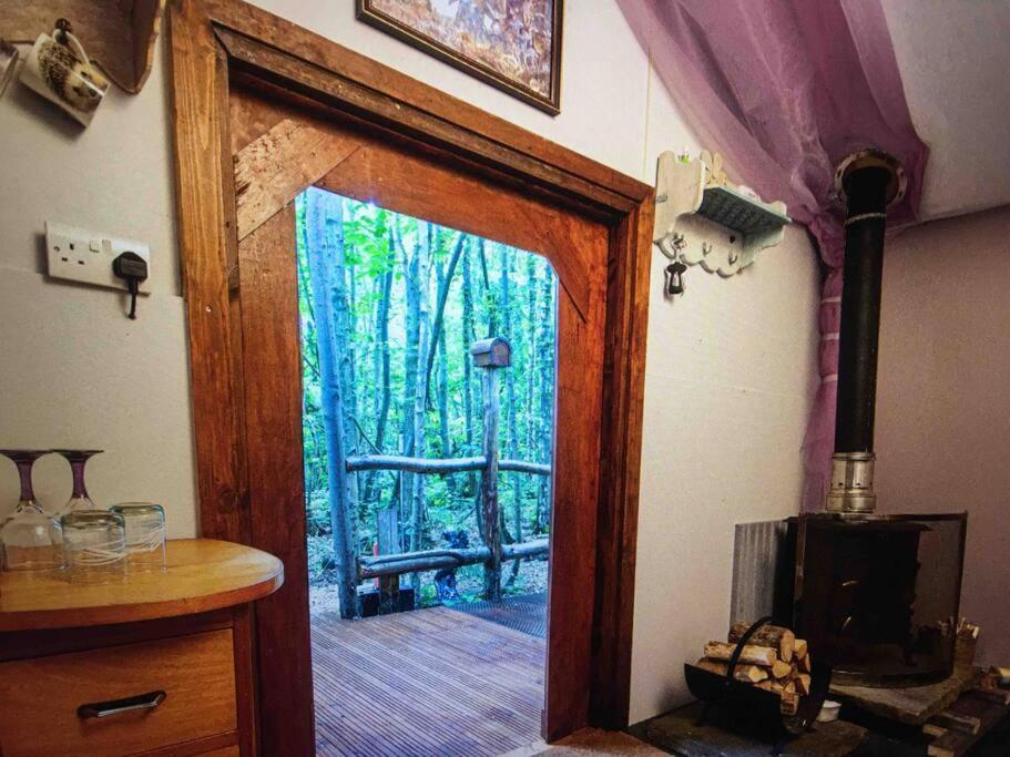 Cosy Woodland Romantic Retreat With Log Fires And Nature Sturry Экстерьер фото